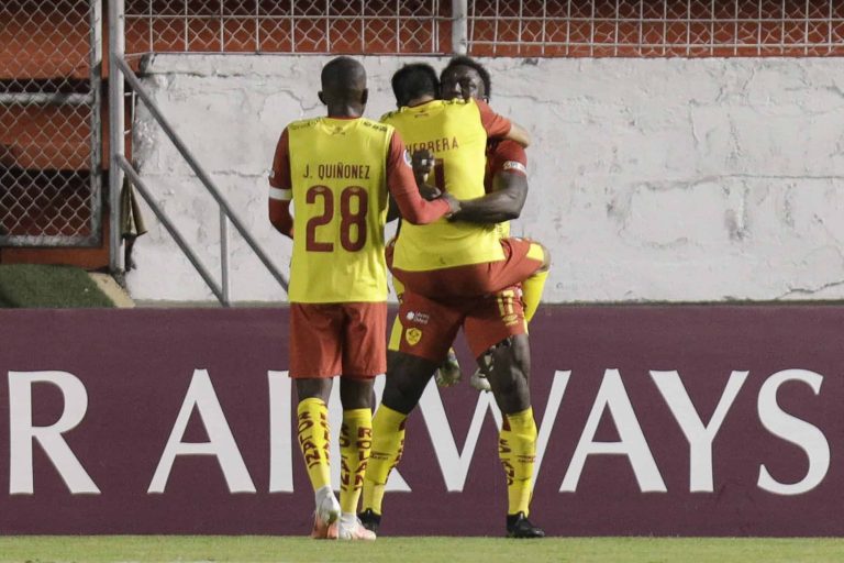 (VIDEO) POR EL HONOR: Aucas goleó a Metropolitanos en la Sudamericana
