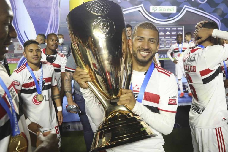 (OFICIAL) Joao Rojas seguirá en el Sao Paulo