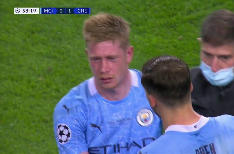 (VIDEO) Lo ’emplomaron’ a De Bruyne en la final de la Champions