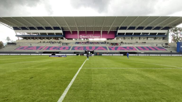 Hoy llegan las luminarias al estadio de IDV