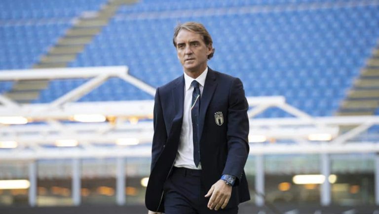 Mancini renueva y seguirá al frente de Italia hasta 2026