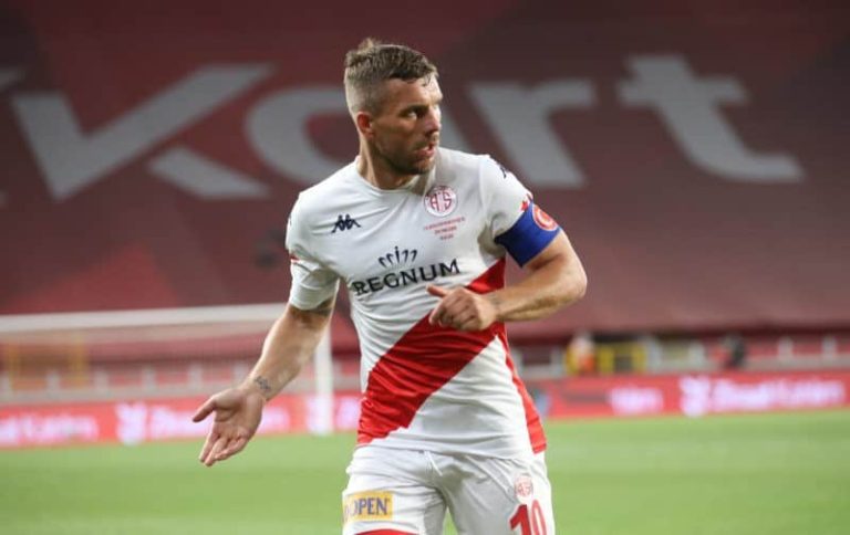 BOMBAZO: Querétaro negocia con Lukas Podolski
