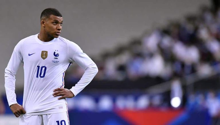Mbappé, enfadado con Giroud