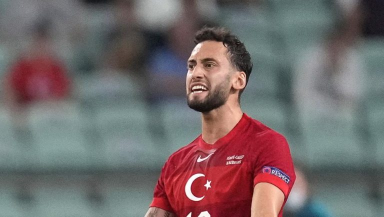Çalhanoglu rechaza al Milan y fichará por el Inter