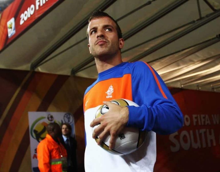 Van der Vaart: “España es horrible. Espero que juguemos contra ellos”
