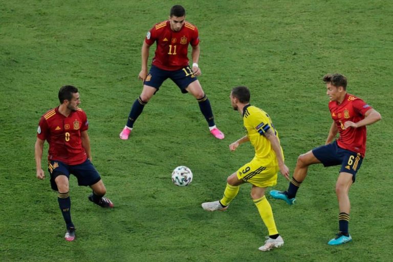 (VIDEO) España y Suecia FALLARON GOLES INCREÍBLES en la Euro