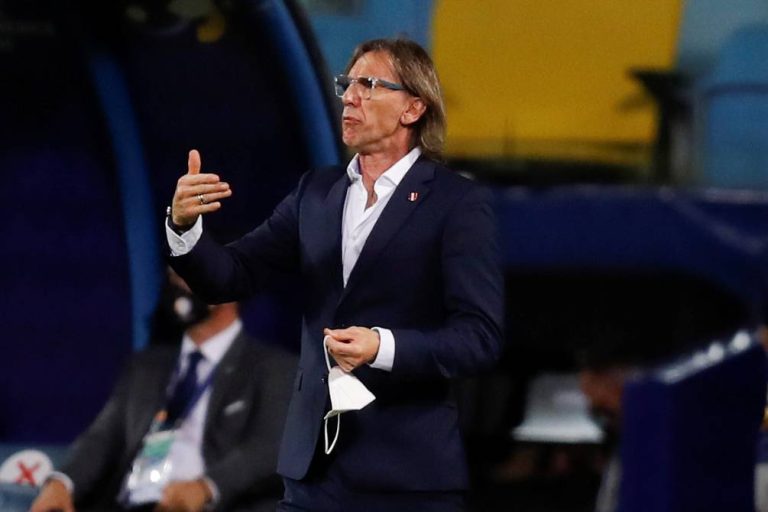 Gareca: “El 1T fue de Ecuador, nos acomodamos en el 2T”