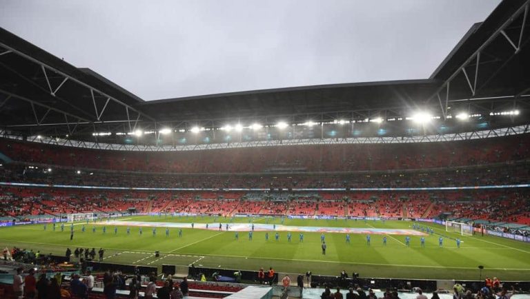 Semis y final con más de 60.000 aficionados en Wembley