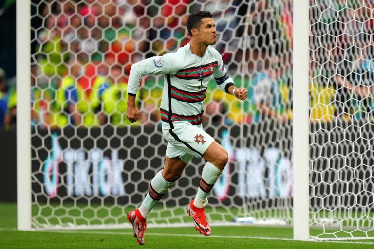 (VIDEO) EL ‘BICHO’ YA LLEGÓ A LA EURO: Doblete en el triunfo de Portugal