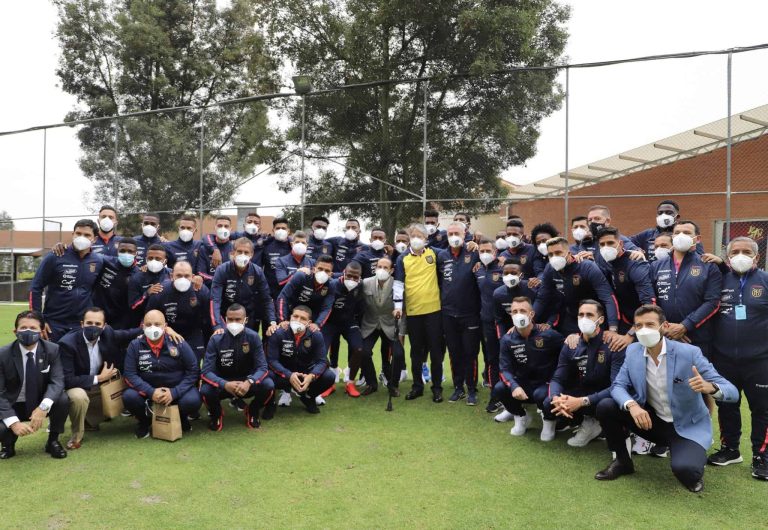 (FOTOS) Visita presidencial a la Tri previo al partido ante Perú