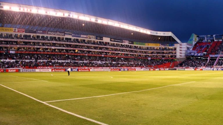 Jorge Yunda aprueba el 30% del aforo en los estadios de Quito