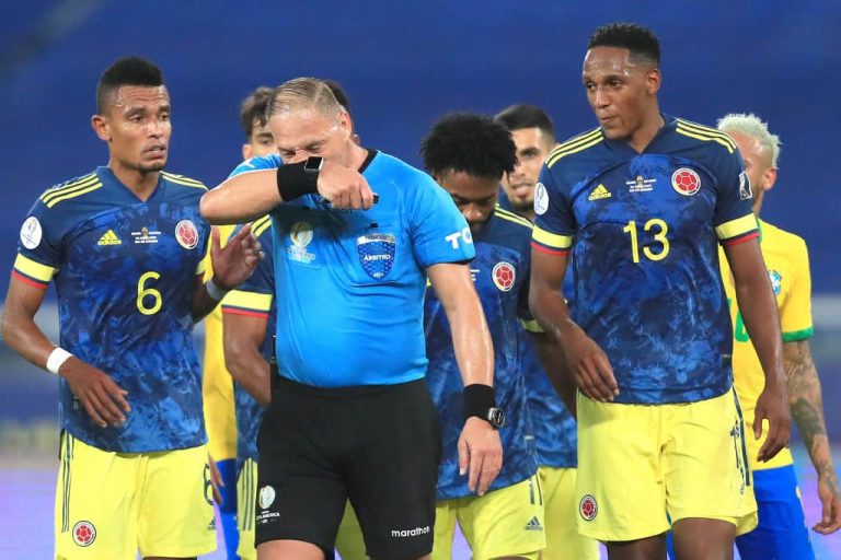 Colombia pidió suspender a los árbitros del partido ante Brasil