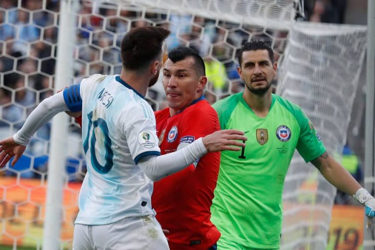 (FOTO) TODO ARREGLADO: Messi y Medel volvieron a verse