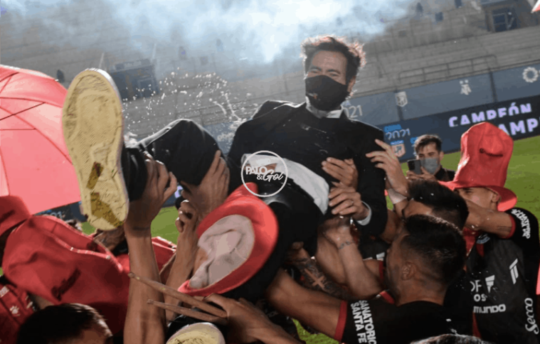 (VIDEO) ¿Eduardo Domínguez en la mira de LDU?