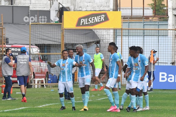 9 de Octubre separó a 6 jugadores de su plantilla