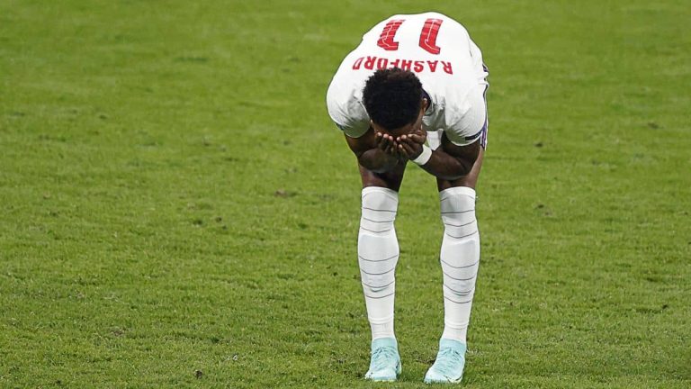 Rashford podría estar afuera 3 meses tras cirugía en el hombro