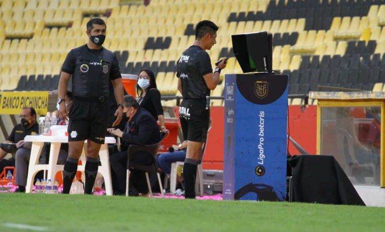 Luis Quiroz, árbitro del Clásico, suspendido por 3 fechas