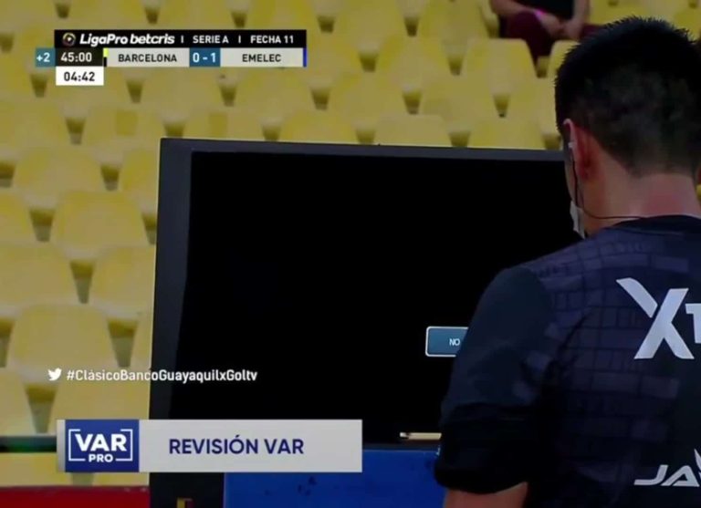 Insólito: El VAR falló en pleno #ClasicoBancoGuayaquil