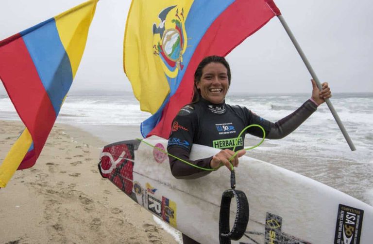 SUEÑA CON LA MEDALLA: ‘Mimi’ Barona, la primera ecuatoriana en competir en surf