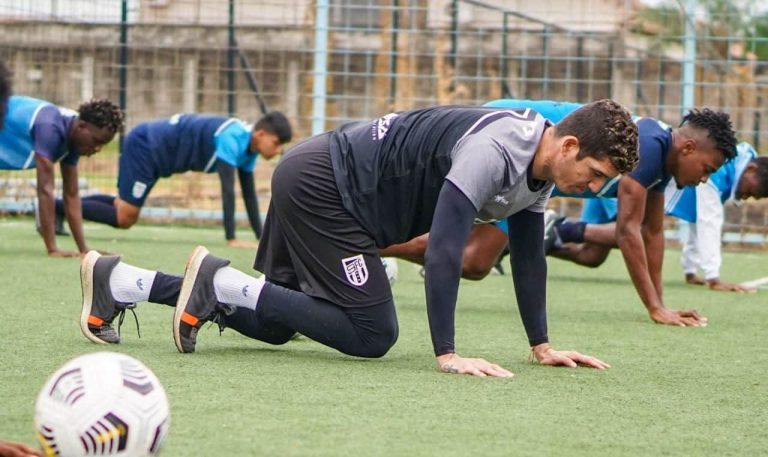 Jorge Pinos ya entrena con 9 De Octubre