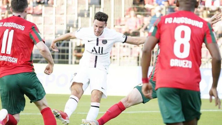 CON GRUEZO EN CANCHA: El PSG superó en el último minuto al Augsburgo