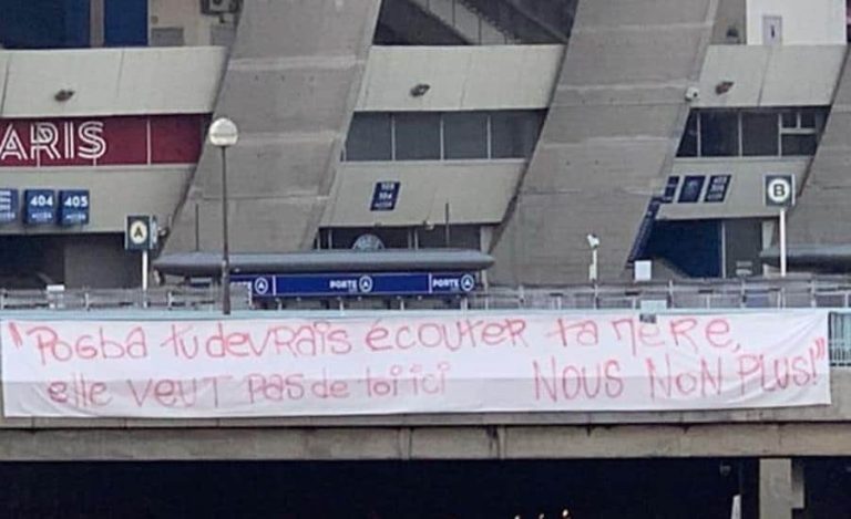 Pancarta de la afición del PSG contra la llegada de Pogba