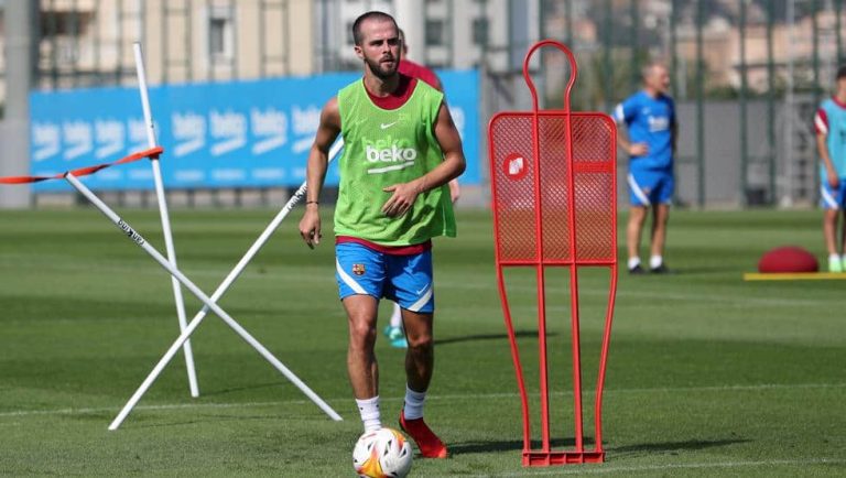 Pjanic, abierto a bajarse el sueldo para volver a la Juventus