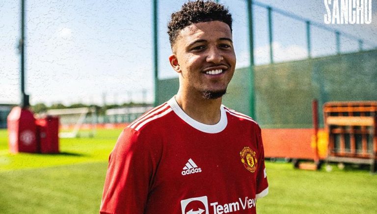 OFICIAL: Sancho fichó por el United hasta 2026