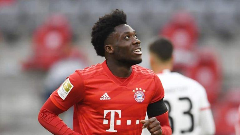 Alphonso Davies, lesionado de gravedad