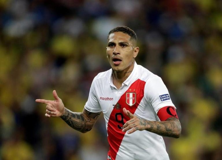 Paolo Guerrero llega a Racing Club