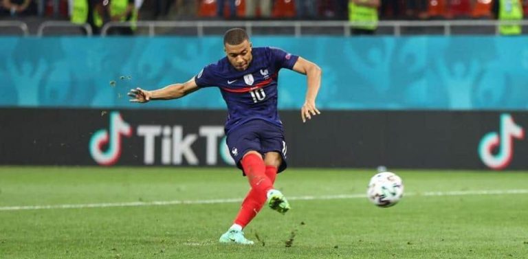 El PSG no piensa vender a Mbappé este verano