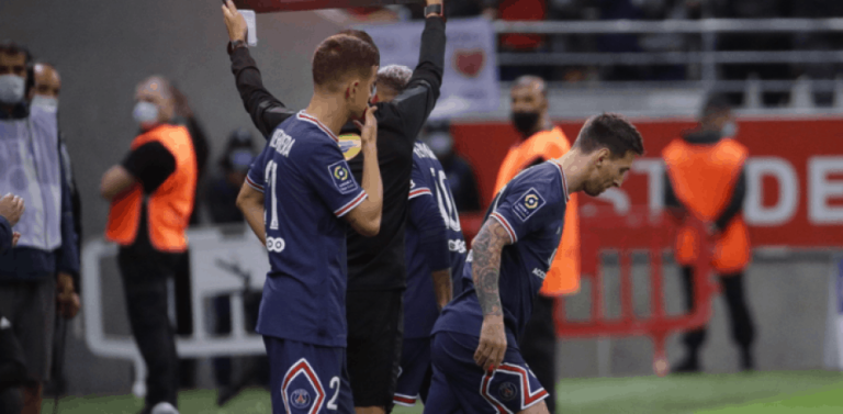 (VIDEO) Salió el 10 y entró Messi: Ya debutó con el PSG