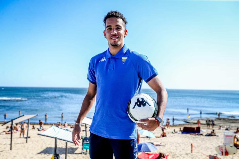 (VIDEO) OFICIAL: Johan Mina es nuevo jugador del Estoril Praia de Portugal
