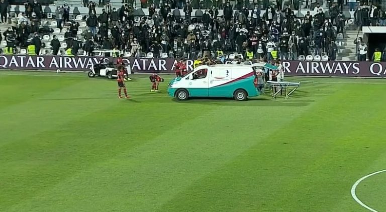 (VIDEO) ¡SUSTO EN LA LIBERTADORES! Jugador de Olimpia salió en ambulancia