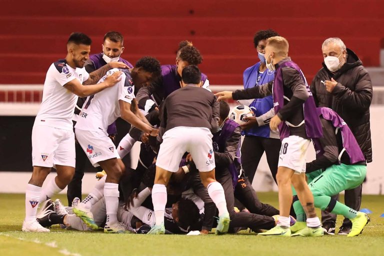 (VIDEO) REASCO AL RESCATE: LDU derrotó a Paranaense y toma ventaja