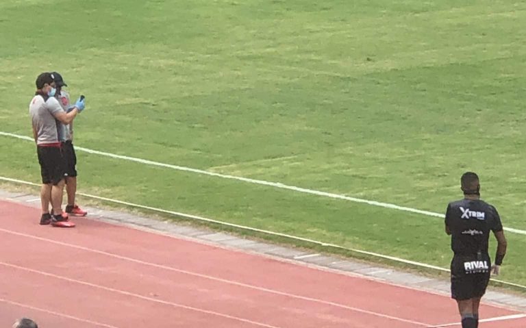 ¡UN CELULAR! “VAR CRIOLLO” en el Chucho Benítez