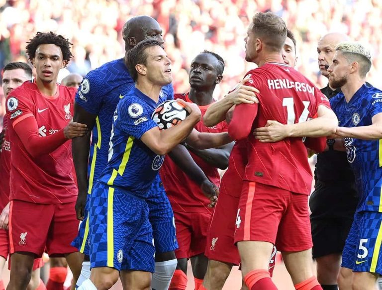 (VIDEO) VAR, ROJA, GOL Y PELEA: Así terminó el 1T entre Liverpool y Chelsea