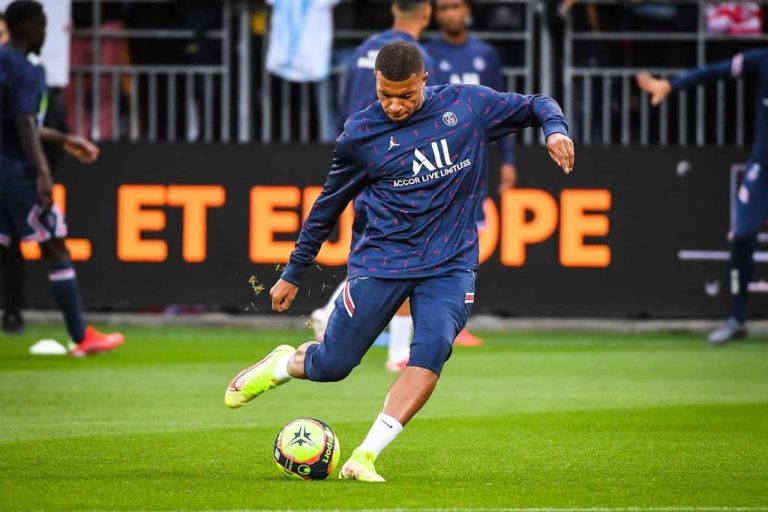 El PSG ya piensa en vender a Mbappé