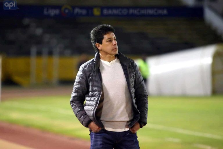 OFICIAL: Paúl Vélez vuelve a casa, será DT de Macará