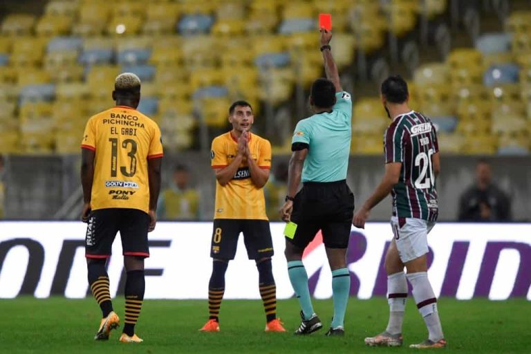 (VIDEO) Conmebol publica 3 audios del VAR del Fluminense Vs. BSC