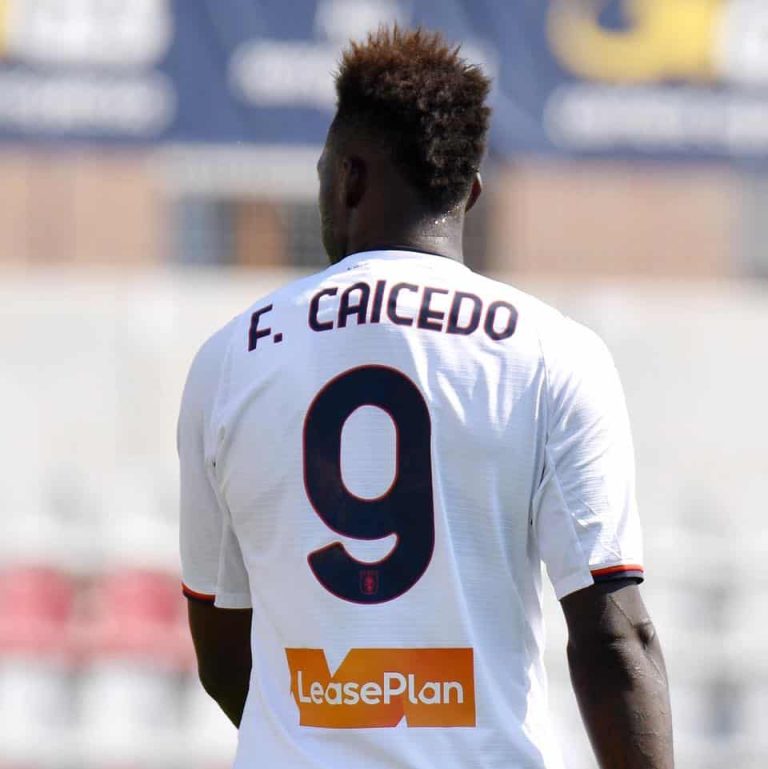 Felipe Caicedo no podrá debutar este fin de semana con el Genoa
