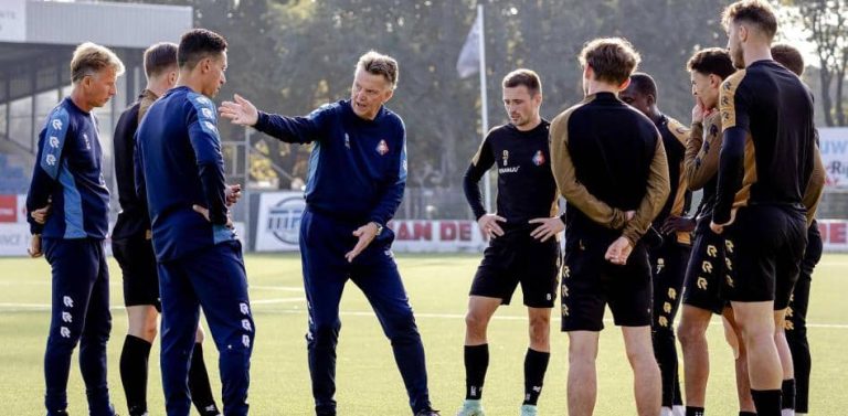 El hijo de Koeman, entrenado por Van Gaal