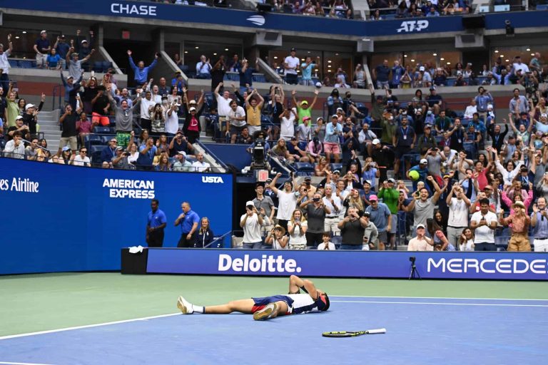 #NTF (VIDEO) RECUERDEN SU NOMBRE… Joven de 18 años eliminó a Tsitsipas en el US Open