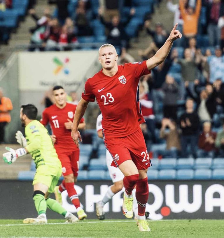 (VIDEO) METE PRESIÓN A PAÍSES BAJOS: Triplete de Haaland en la goleada de Noruega