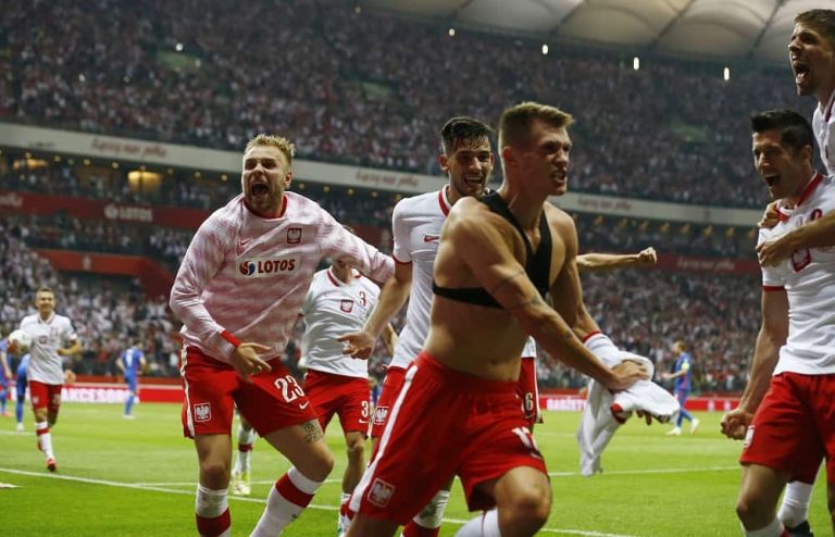 (VIDEO) EN LOS ADICIONALES: Polonia rescató un empate ante Inglaterra