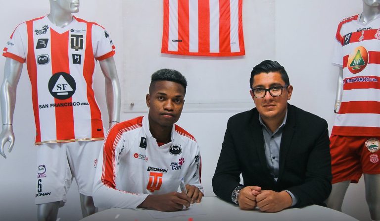 Jugador de T. Universitario, “desaparecido”