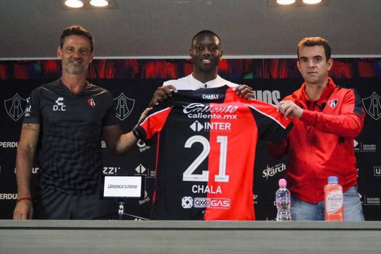 (FOTOS) Aníbal Chalá fue presentado en Atlas