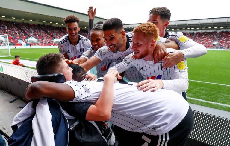 (VIDEO) Fulham festejó un gol con un hincha de 13 años con parálisis cerebral