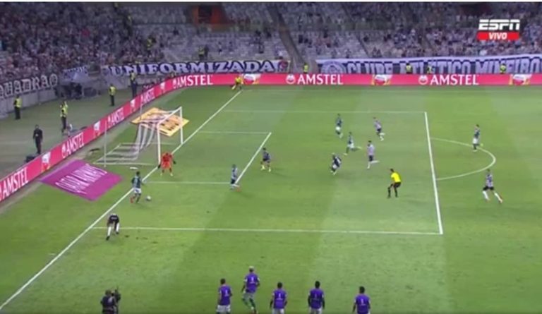 (VIDEO) ¿Debió anularse? Hubo invasión de campo en el gol de Palmeiras