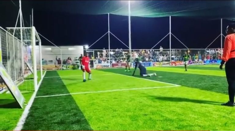 (VIDEO) DE PENAL: Golazo de Rabona del Nine Kaviedes